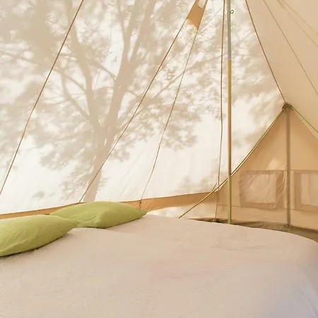 La Danse Des Papillons - D'hotes & Glamping
