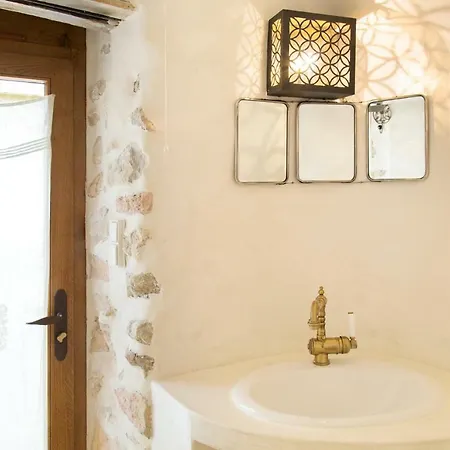 Bed & Breakfast La Danse Des Papillons - D'hotes & Glamping Roche-Saint-Secret